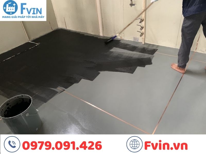 Nhân sự F VIN đang thi công lớp phủ dẫn điện