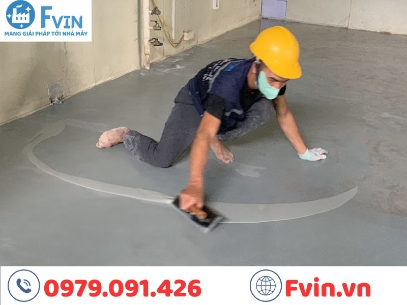 Nhân sự F VIN đang triển khai sơn epoxy tự san ESD