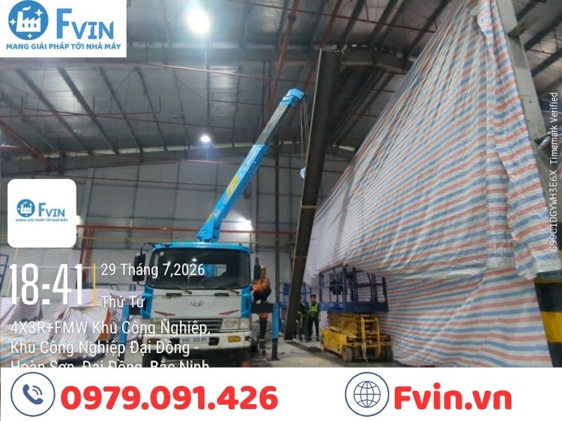 F VIN sử dụng cẩu tự hành chuyên dụng để dựng cột thép