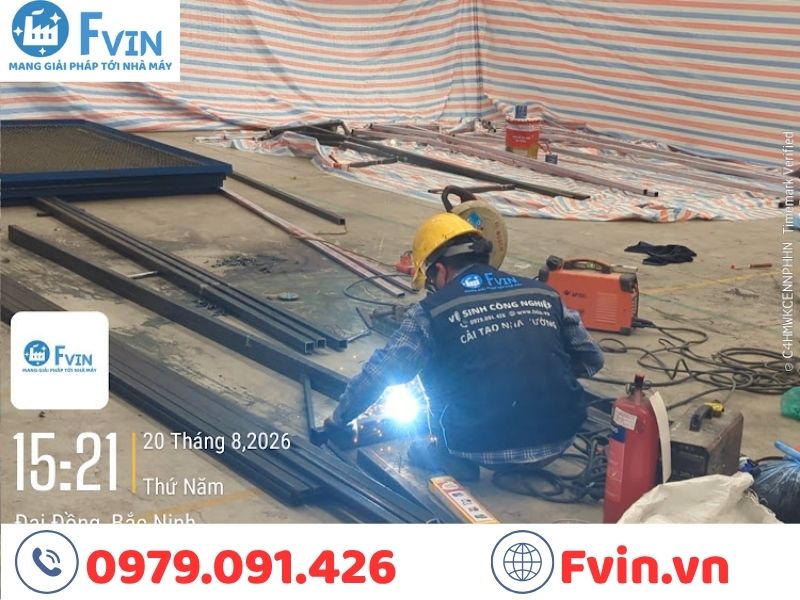 Nhân sự F VIN đang hàn khung lưới B40