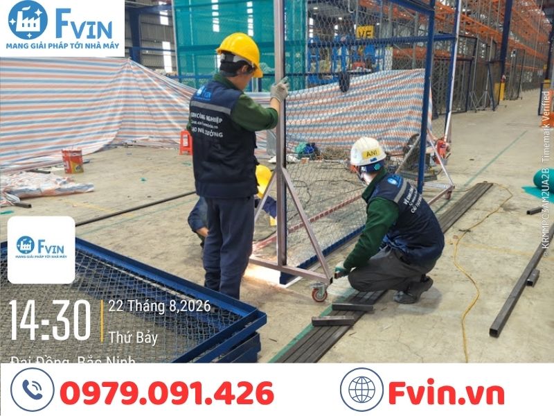 Nhân sự F VIN đang dựng khung vách lưới B40