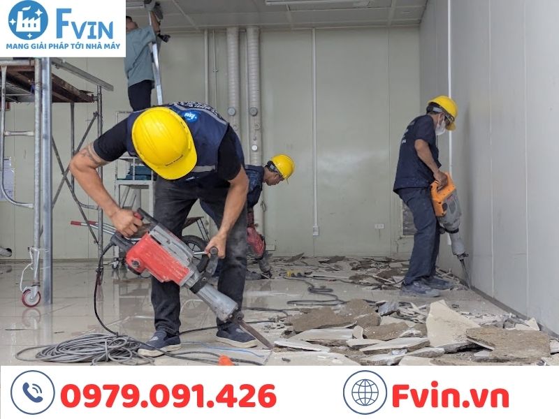 Nhân sự F VIN đục phá bỏ nền gạch cũ