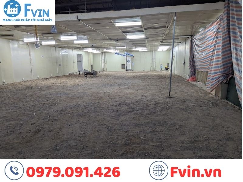 Bề mặt nền sau khi tẩy bỏ gạch cũ và vệ sinh sạch sẽ chuẩn bị cho việc đổ bê tông nền 